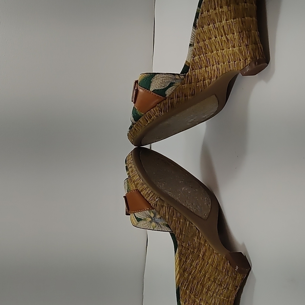 Anne Klein Floral Wedge Mule Sandals with Buckle Detail Size: 7.5M - Picture 5 of 5